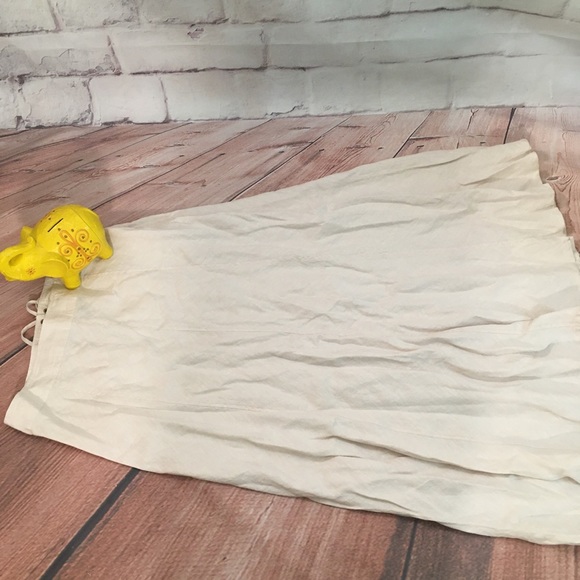 Tahari Dresses & Skirts - Tahari Linen Skirt in Cream